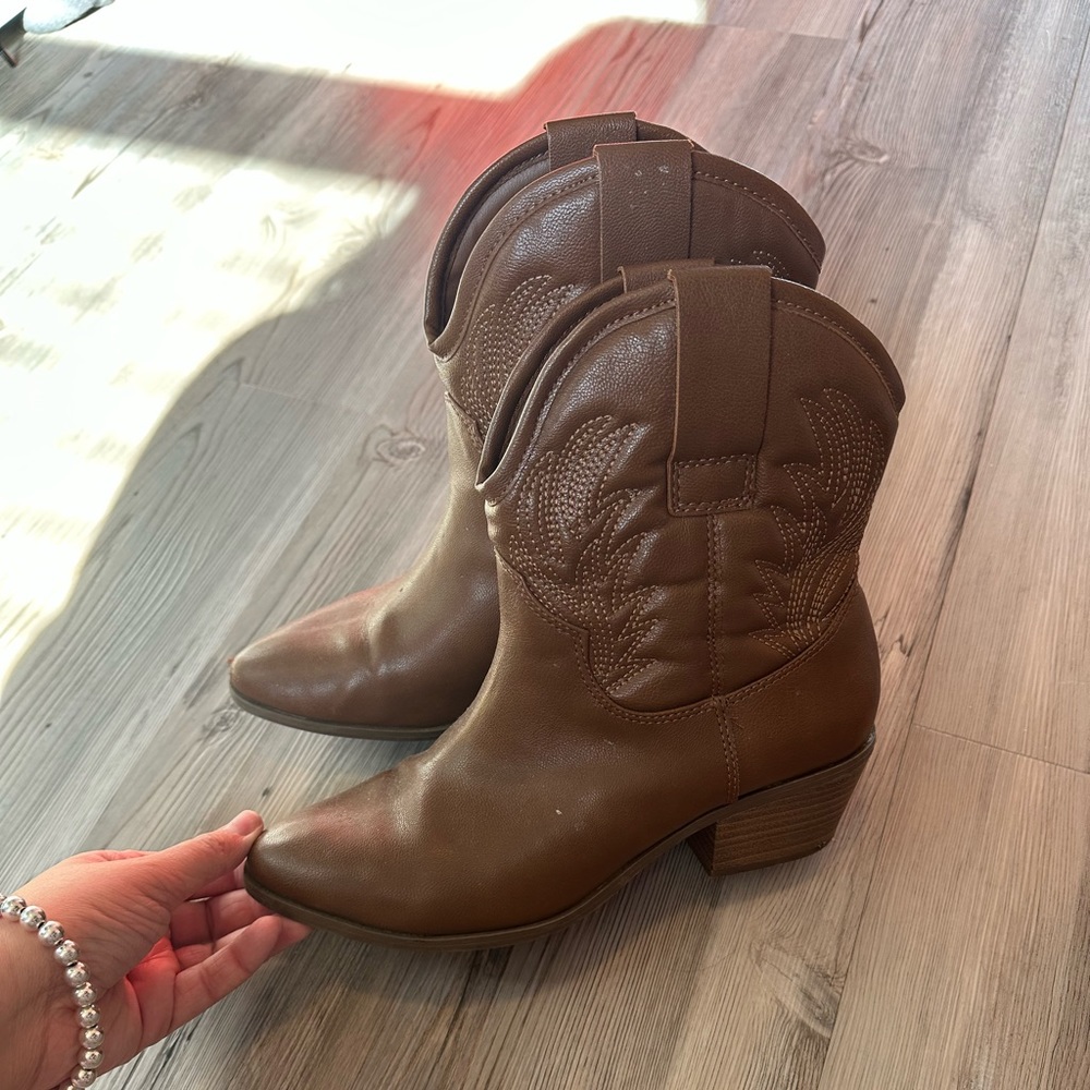 Low Cowboy Boots
